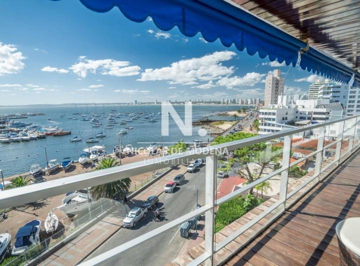 Departamento en venta de 6 dormitorios frente al Puerto de Punta del Este. 4
