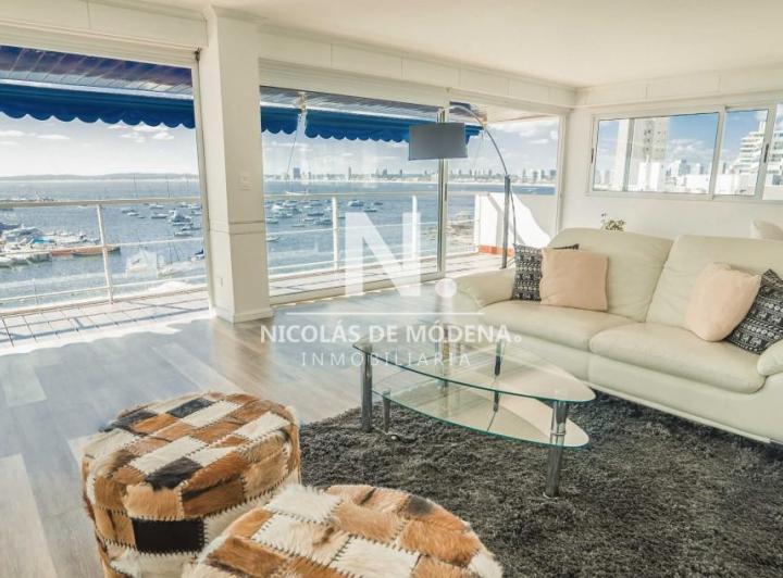 Departamento en venta de 6 dormitorios frente al Puerto de Punta del Este. 2