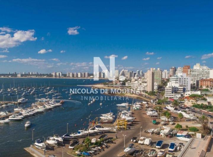 Departamento en venta de 6 dormitorios frente al Puerto de Punta del Este. 5