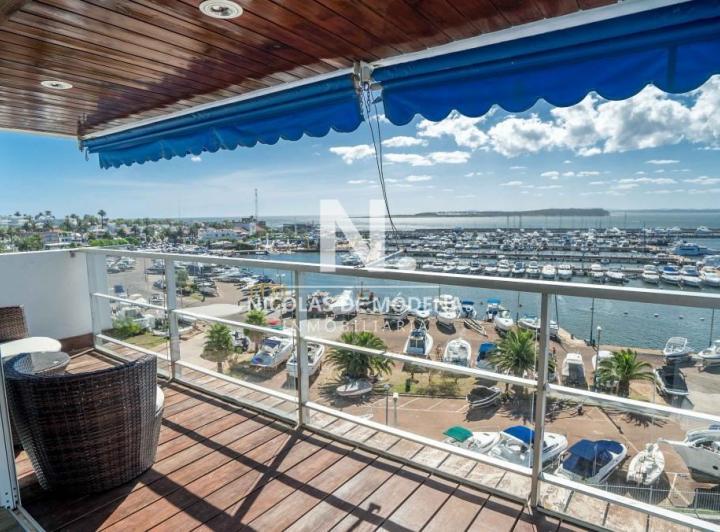 Departamento en venta de 6 dormitorios frente al Puerto de Punta del Este. 3