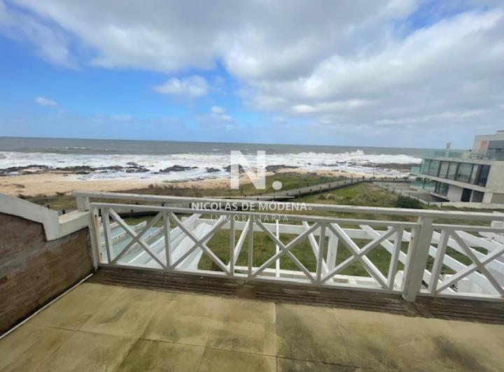 Departamento Penthouse en La Barra con impactantes vistas.