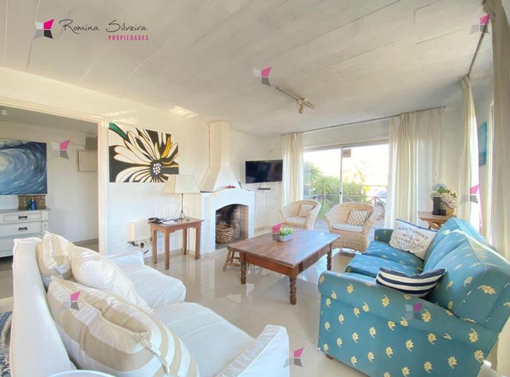 Foto de Casa de Cuatro Dormitorios y Dependencia en Desembocadura de La Barra, imagen 1