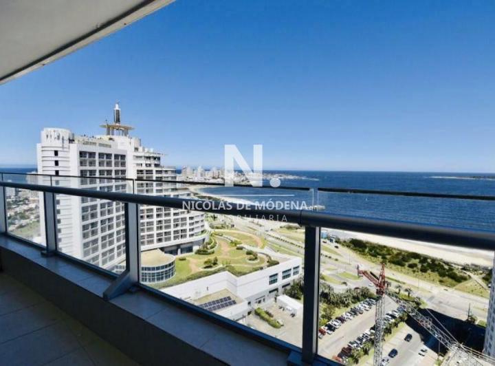 Foto de Apartamento en alquiler temporario Playa Mansa 2 dormitorios SEASONS, imagen 2