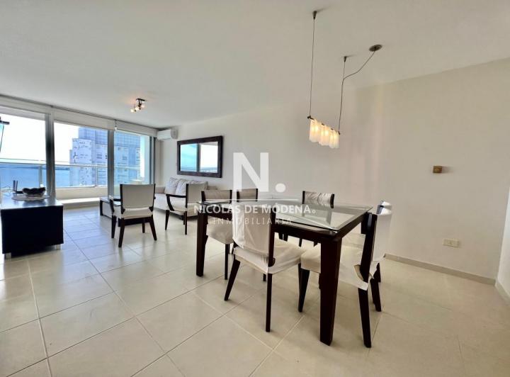 Foto de Apartamento en alquiler temporario Playa Mansa 2 dormitorios SEASONS, imagen 3