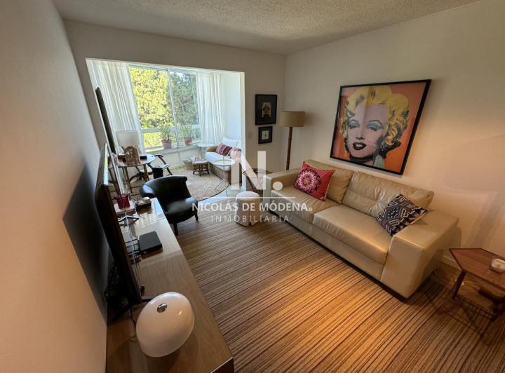 Apartamento en zona Punta Shopping