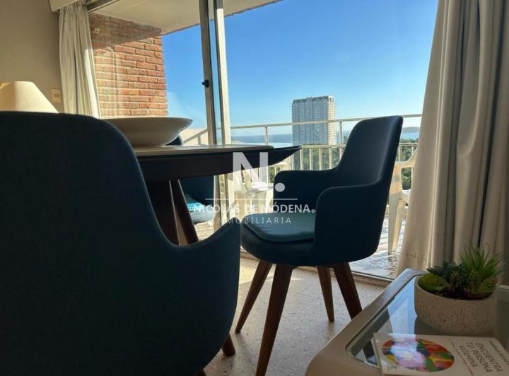 Foto de Apartamento de 1 dormitorio en Playa Mansa - Espectacular vista, imagen 2