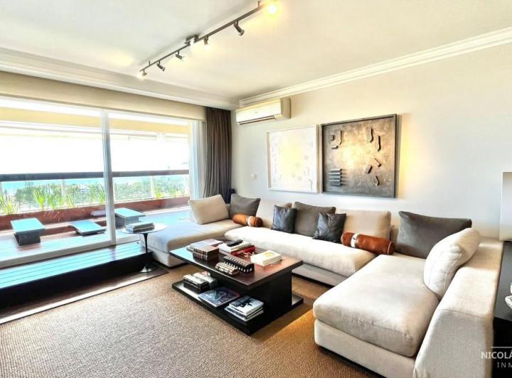 Foto de Venta de Hermoso Apartamento de 2 dormitorios en edificio de categoria, imagen 2