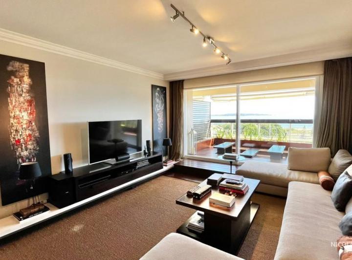 Foto de Venta de Hermoso Apartamento de 2 dormitorios en edificio de categoria, imagen 1