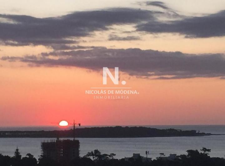 Apartamento de 2 dormitorios en Torre Amadeus con vista mar, Roosevelt - Punta del Este