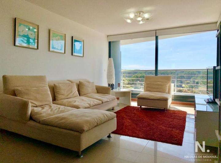 Foto de Apartamento de Tres Dormitorios en Venta, imagen 1