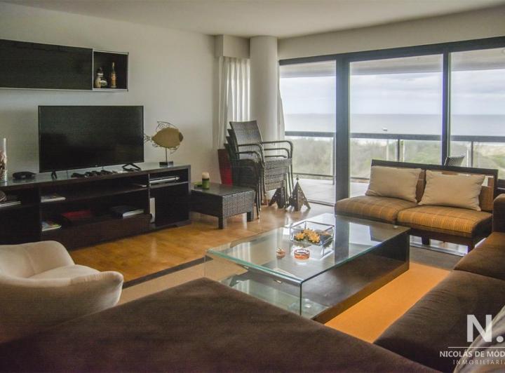 Penthouse en venta muy cómodo e iluminado. 4 dormitorios + dep. 2