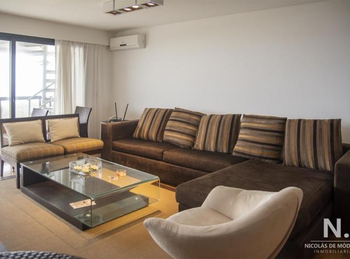 Penthouse en venta muy cómodo e iluminado. 4 dormitorios + dep. 1