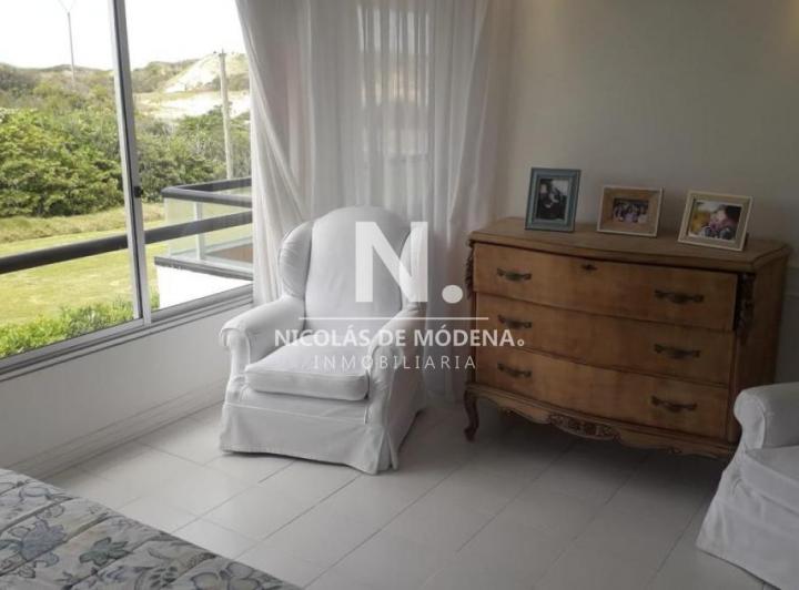 Departamento de 4 dormitorios + dependencia en venta frente al mar. 3