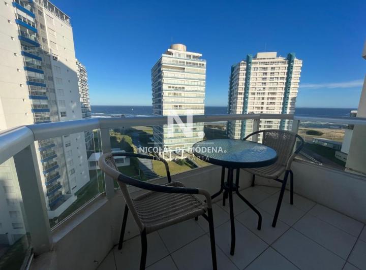Apartamento en Alquiler de 2 dormitorios en Edificio Torre Marina, Punta del este