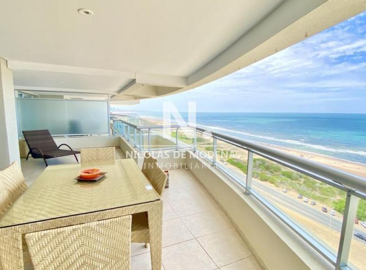 Foto de En Alquiler departamento de 3 dormitorios en Playa Brava, imagen 1