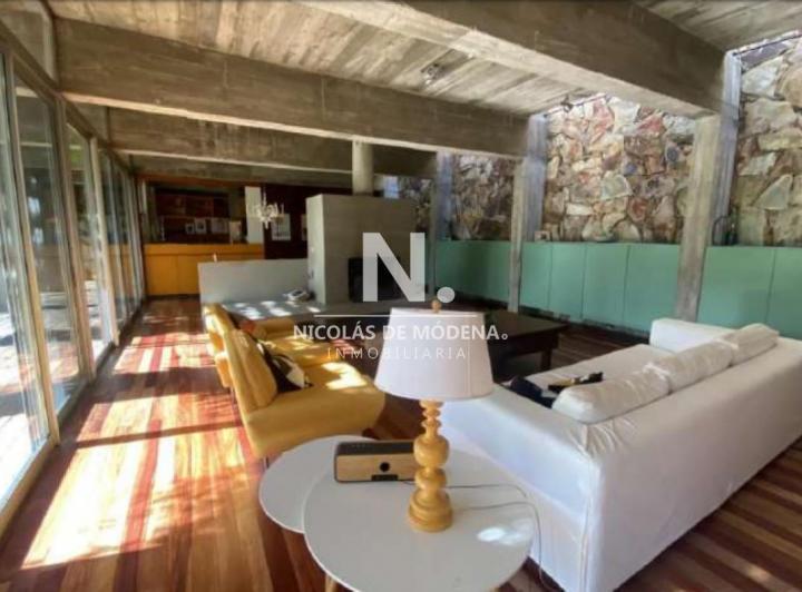 Vende casa en Barrio Arbolada de 4 suites, Punta del Este