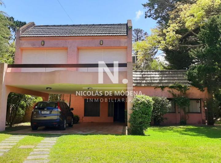 Casa de 4 dormitorios en venta en Playa Mansa, Punta del Este
