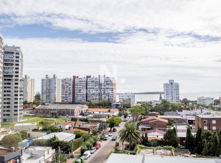 Vende apartamento de 2 dormitorios en Brava Punta del Este