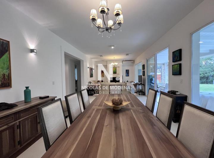 Foto de En alquiler casa de 4 dormitorios, con multiples comodidades en Laguna Blanca., imagen 3