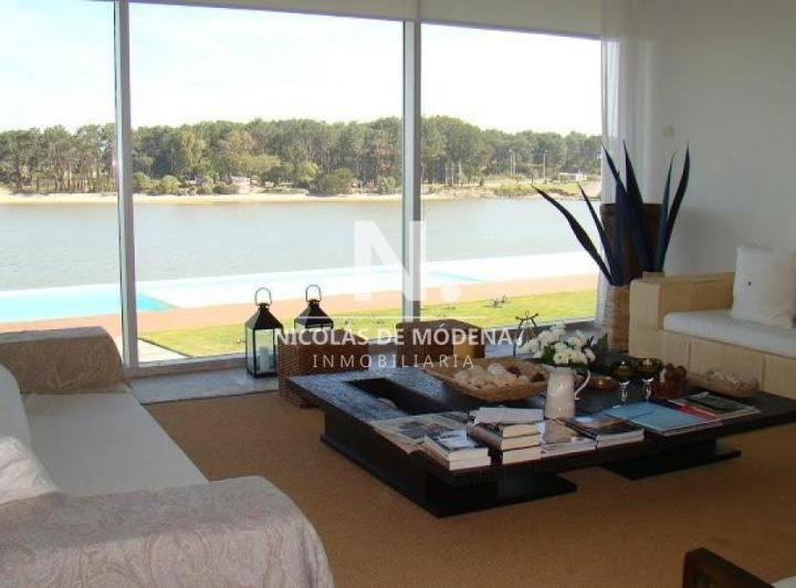 Foto de Vende apartamento de 4 dormitorios en suite, con vista espectacular en la Barra, Punta del Este., imagen 3