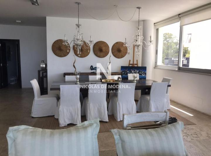 Foto de Vende apartamento de 4 dormitorios en suite, con vista espectacular en la Barra, Punta del Este., imagen 4