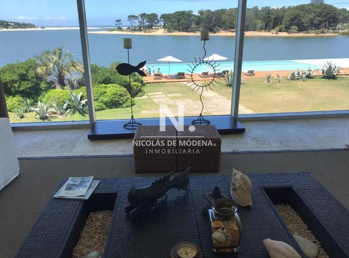 Foto de Vende apartamento de 4 dormitorios en suite, con vista espectacular en la Barra, Punta del Este., imagen 2