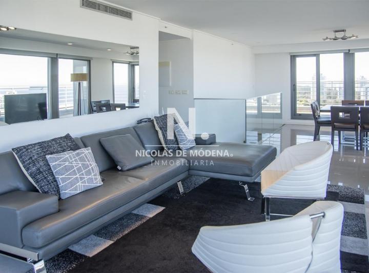 Foto de Hermoso Penthouse en venta con vista panorámica, Alexander Boulevard. Punta del Este., imagen 1