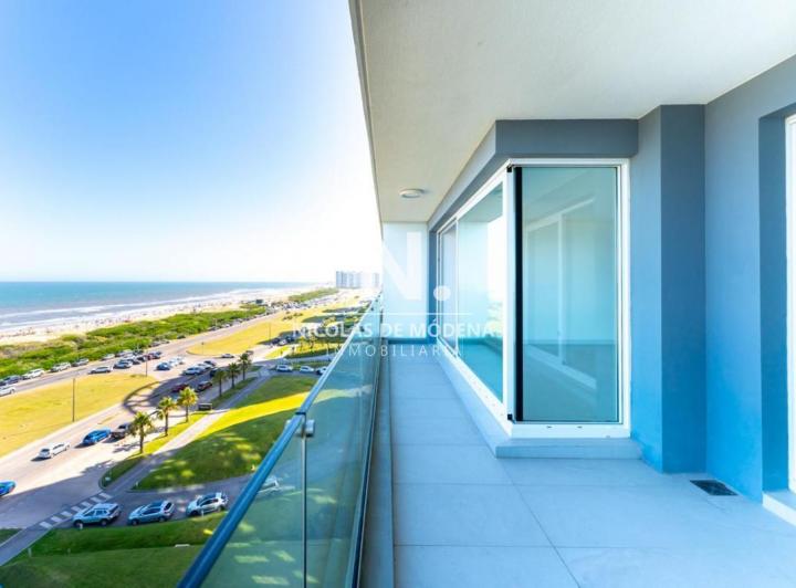 Se vende apartamento con vista inigualable al mar, de 3 dormitorios en Brava, Punta del Este.. Torre