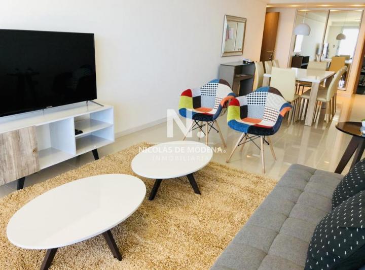 Apartamento de dos dormitorios con parrillero, Playa Brava, Punta del Este