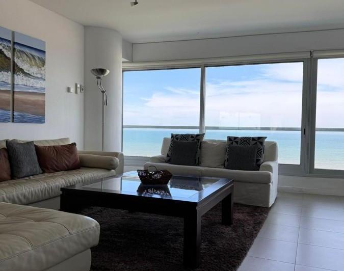 Impresionante apartamento de 2 dormitorios primera linea brava
