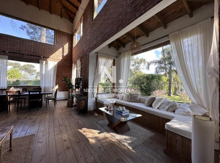 Foto de Casa de 3 dormitorios con piscina en Marly , Punta del Este, imagen 2