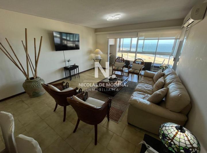 Foto de Apartamento en alquiler de 3 dormitorios en Primera Linea de Playa Mansa , Punta del este, imagen 1