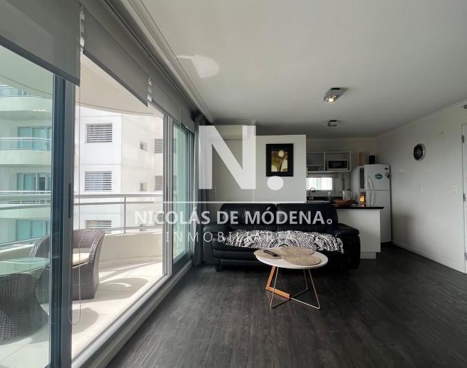 Foto de Departamento de 1 y medio dormitorio en venta a pasos de Playa Brava, imagen 2