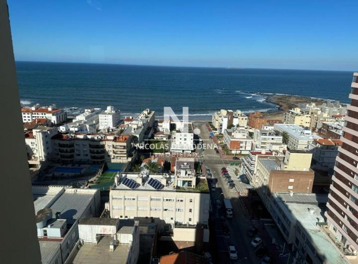 Vende apartamento en Peninsula Punta del Este de 3 dormitorios