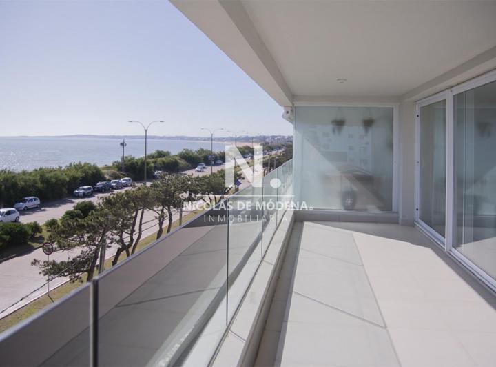 Se vende apartamento de 3 dormitorios en Edificio Horizonte, Playa Mansa, Punta del Este 3