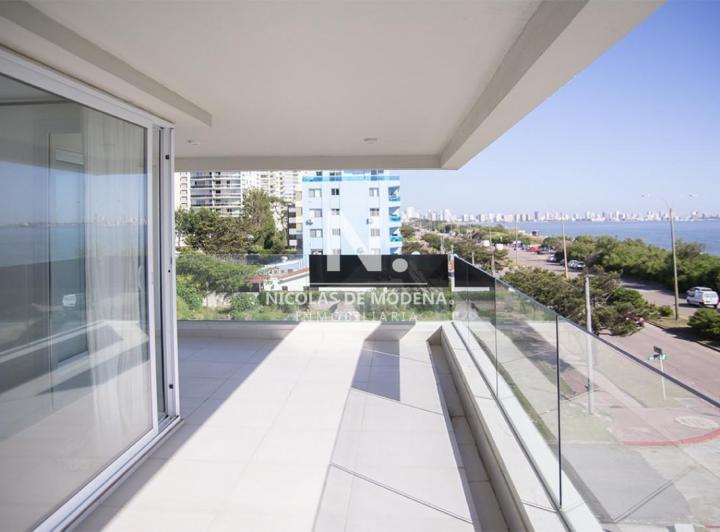 Se vende apartamento de 3 dormitorios en Edificio Horizonte, Playa Mansa, Punta del Este 4