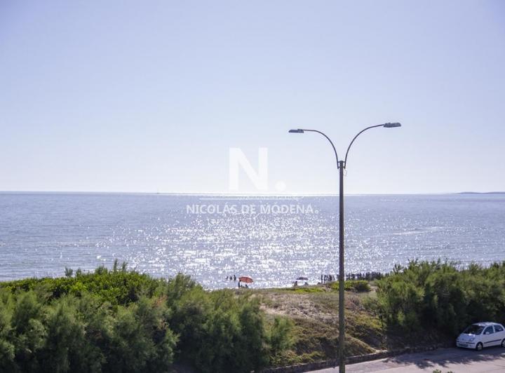 Se vende apartamento de 3 dormitorios en Edificio Horizonte, Playa Mansa, Punta del Este 2