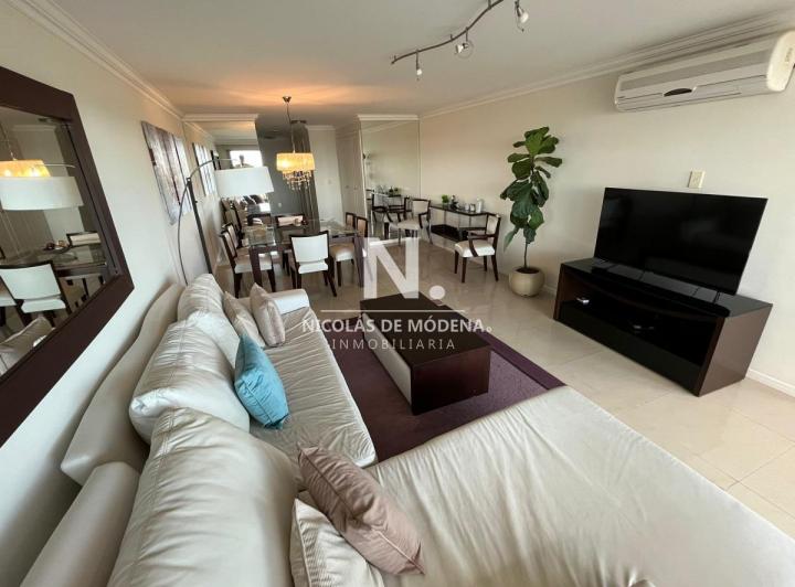 Foto de Alquila apartamento con vista al mar de 3 dormitorios en Brava, Punta del Este., imagen 3
