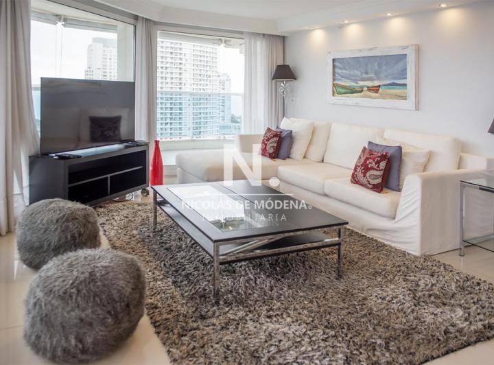 Apartamento en venta  3 dormitorios en Playa Mansa, Punta del Este. 2