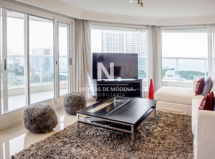 Apartamento en venta  3 dormitorios en Playa Mansa, Punta del Este. 4