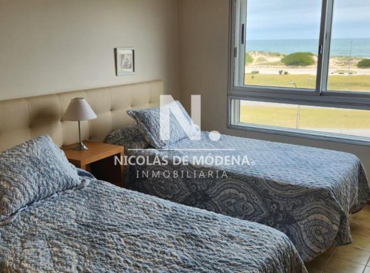 Vende apartamento de 2 dormitorios en Punta del Este, Playa Brava 5