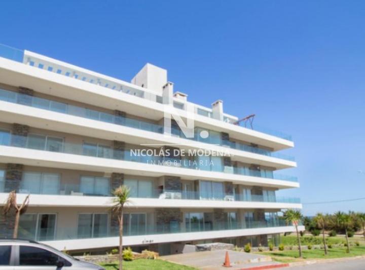 Vende apartamento de 2 dormitorios en Mansa, Punta del Este a metros del mar