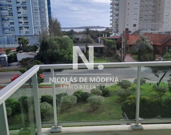 Apartamento en Playa Mansa a la venta 3 Dormitorios con vista 4