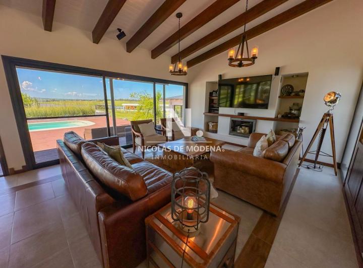 Vende hermosa casa en Laguna de los Cisnes, Maldonado 2