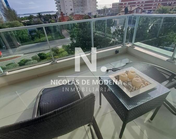 Apartamento en Playa Mansa a la venta 3 Dormitorios con vista 2