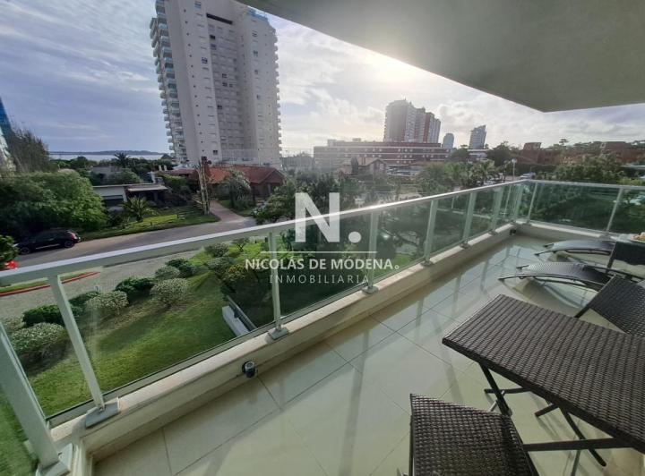 Apartamento en Playa Mansa a la venta 3 Dormitorios con vista 4