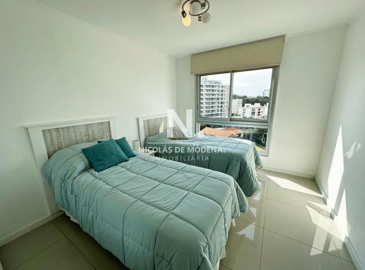 Exclusivo apartamento de dos dormitorios en zona Brava, Punta del Este a una cuadra de la playa. 1