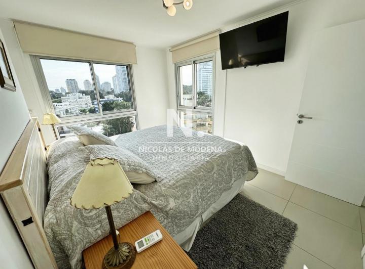 Exclusivo apartamento de dos dormitorios en zona Brava, Punta del Este a una cuadra de la playa. 2