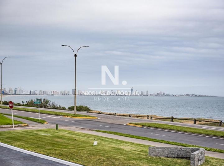 Departamento de 3 dormitorios en venta. Gran Oportunidad en Mansa. 2