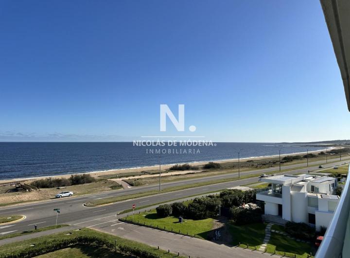 Vende departamento de 2 dormitorios en Playa Mansa, Punta del Este 4